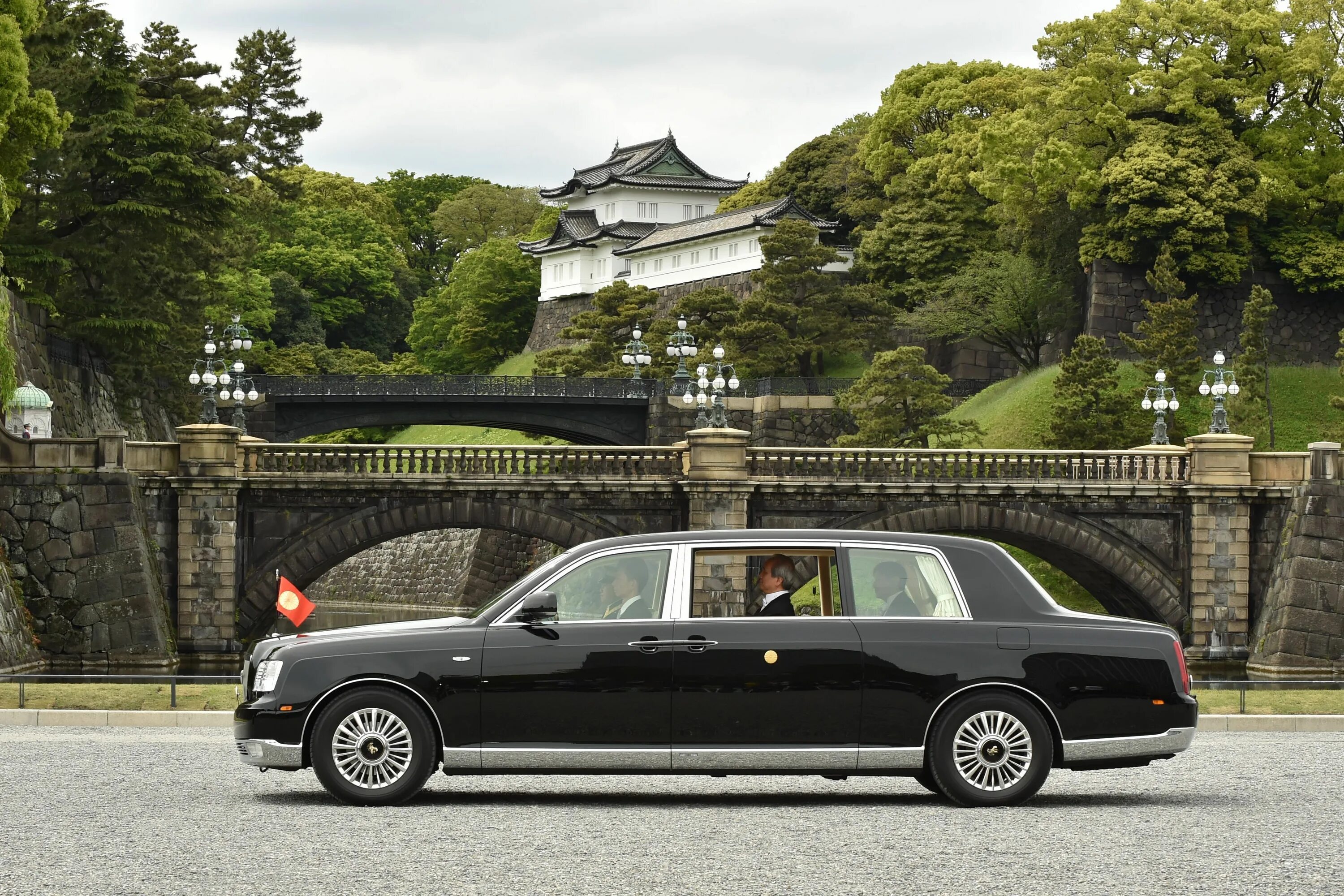 Toyota Century императора Японии. Toyota Century Royal императора. Тойота сенчури лимузин. Тойота сенчури Роял. Century car