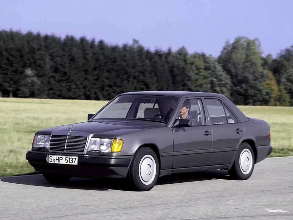 124 тыс. Mercedes-Benz w124. Мерседес Бенц w124. Mercedes w124 e200. Mercedes-Benz w124 200.