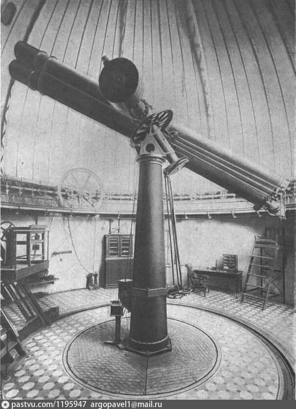 Двойным первое домашнее первый. Пулковская обсерватория телескоп 19 века. Рефрактор телескоп 19 век. Телескоп астрограф. Первая обсерватория в России при Петре 1.