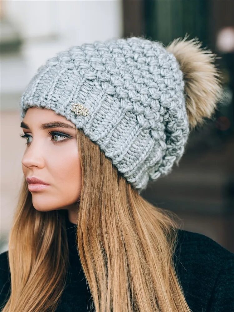 шапка женская объемная. шапка зимняя крупная вязка женская. объемные шапки 2022. шапка женская крупной вязки. шапка зимняя крупная вязка женская.