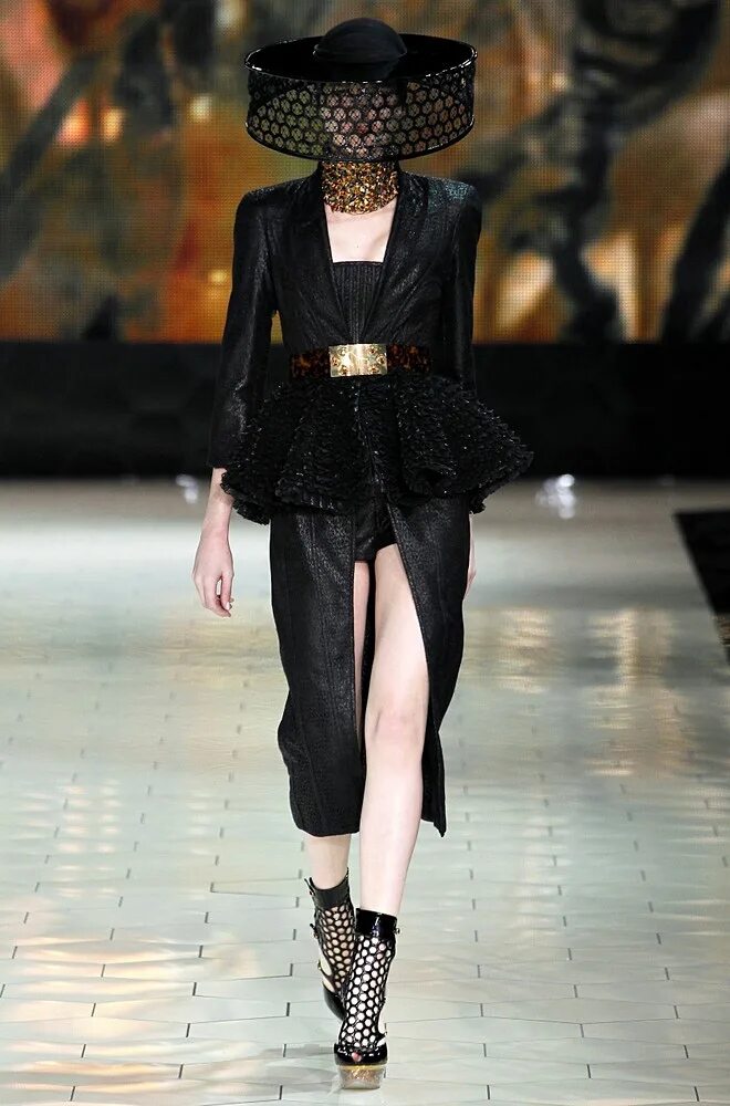 Mcqueen одежда. Коллекции alexander mcqueen 2013 vogue.
