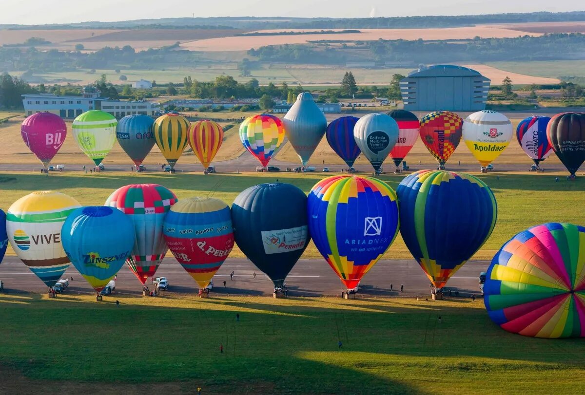 Для чего используют воздушные шары. Лотарингский Всемирный фестиваль воздушных шаров во Франции. Праздник монгольфьеров во Франции. Фестиваль воздушных шаров в Швейцарии. Парад воздушных шаров.