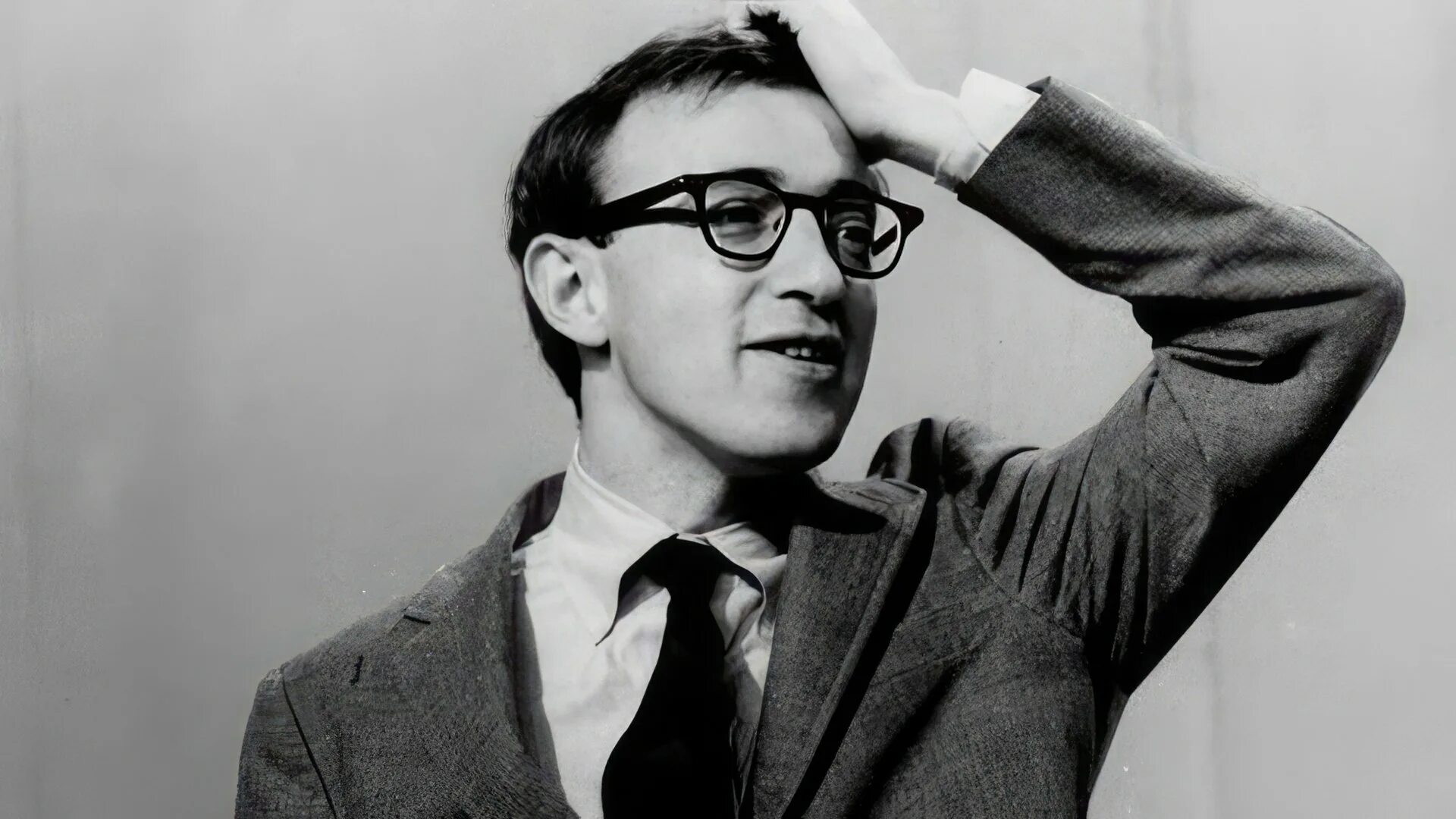 Woody allen в молодости. Вуди аллен в молодости. Вуди аллен. Вуди аллен фото. Вуди аллен 2023.