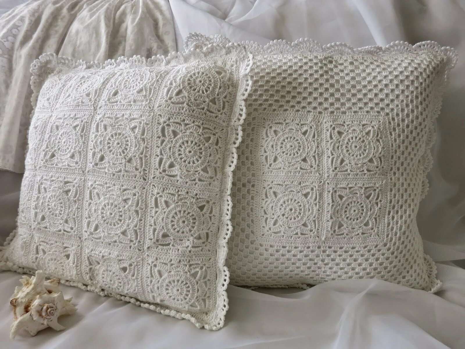 Вязаные декоративные подушки. Вязаные наволочки для подушек. Вязаная наволочка для диванной подушки. Вяжем наволочку на подушку. Вязаные наволочки для диванных подушек.