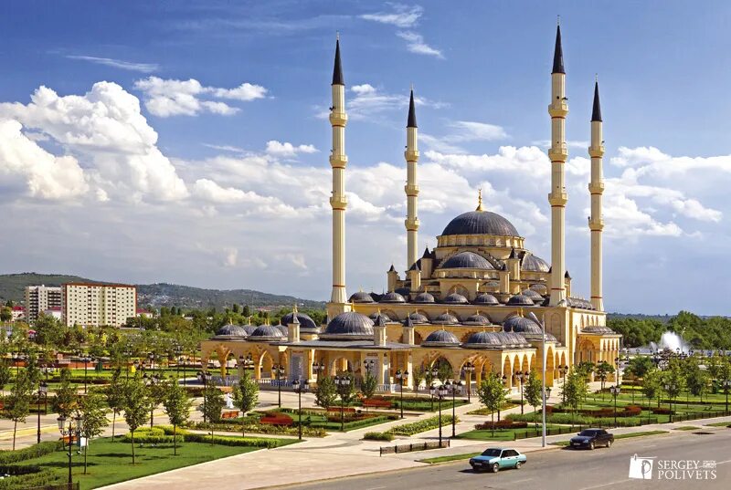 Мечеть имени ахмата кадырова. Мечеть ахмат. Площадь мечеть сердце чечни. Мечеть сердце чечни имени ахмата. Мечеть «сердце чечни».