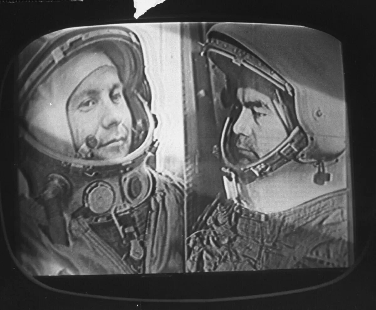 Космонавт восток 3. Андриян Николаев первый полет в космос. Андриян Николаев в скафандре. Андриян Николаев второй полет.