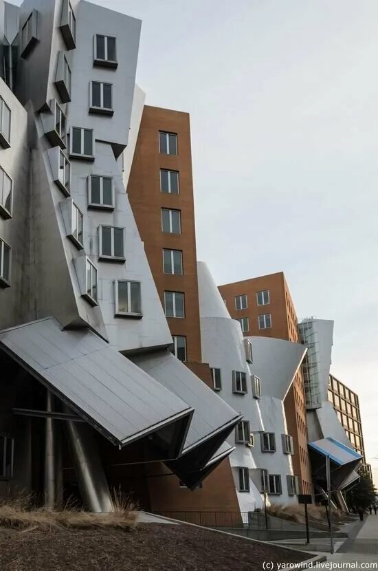 Жилой комплекс примера. Stata Center Фрэнк Гери. Ray and Maria stata Center Фрэнк Гери. Деструктивизм в архитектуре 20 века. Стата-центр (Кембридж, Массачусетс).