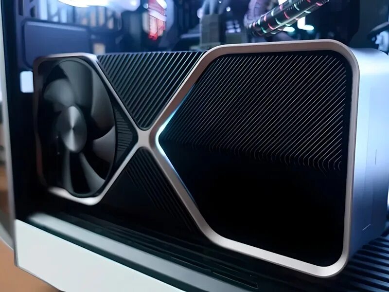 Rtx 5090 dns. GEFORCE RTX 4080 super. RTX 4080 founders Edition. RTX 5090. RTX 4080 С водяным охлаждением.