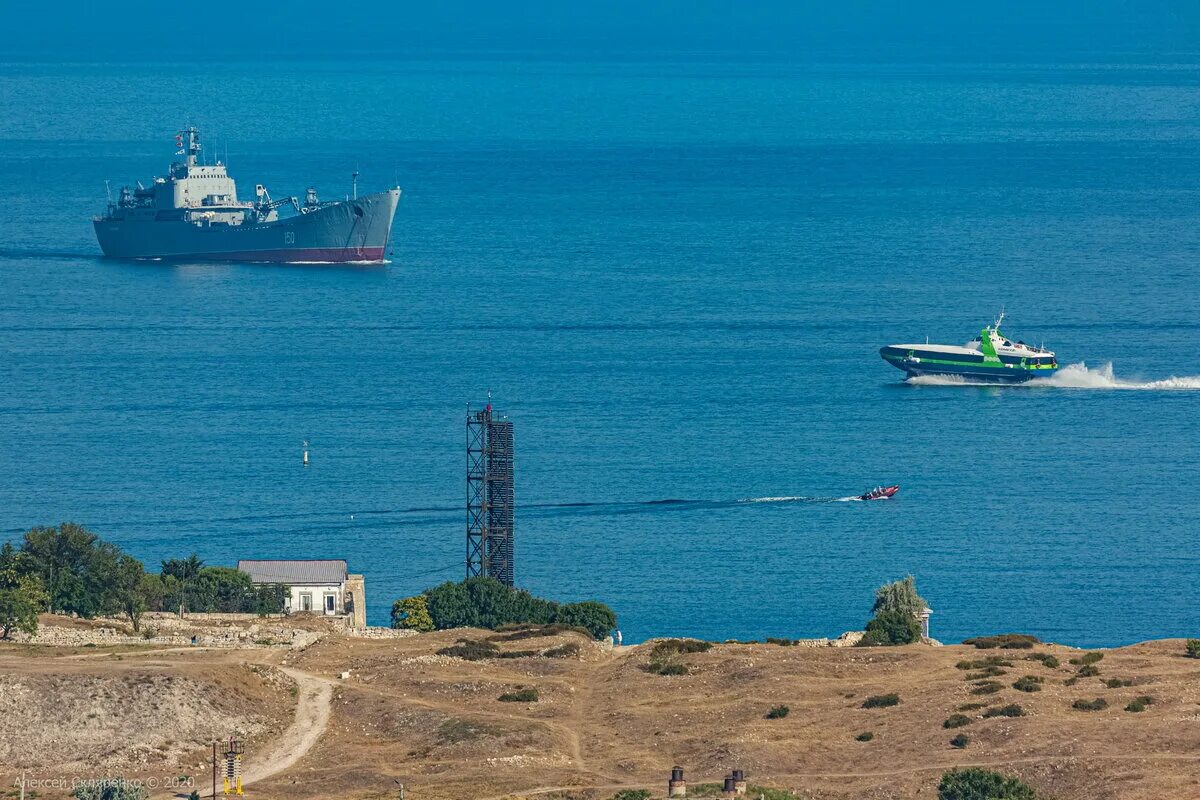 Крым экскурсии. Весь мир у ног. Деятельность человека крыма. Таврида 2021. Чатыр даг гора в крыму.