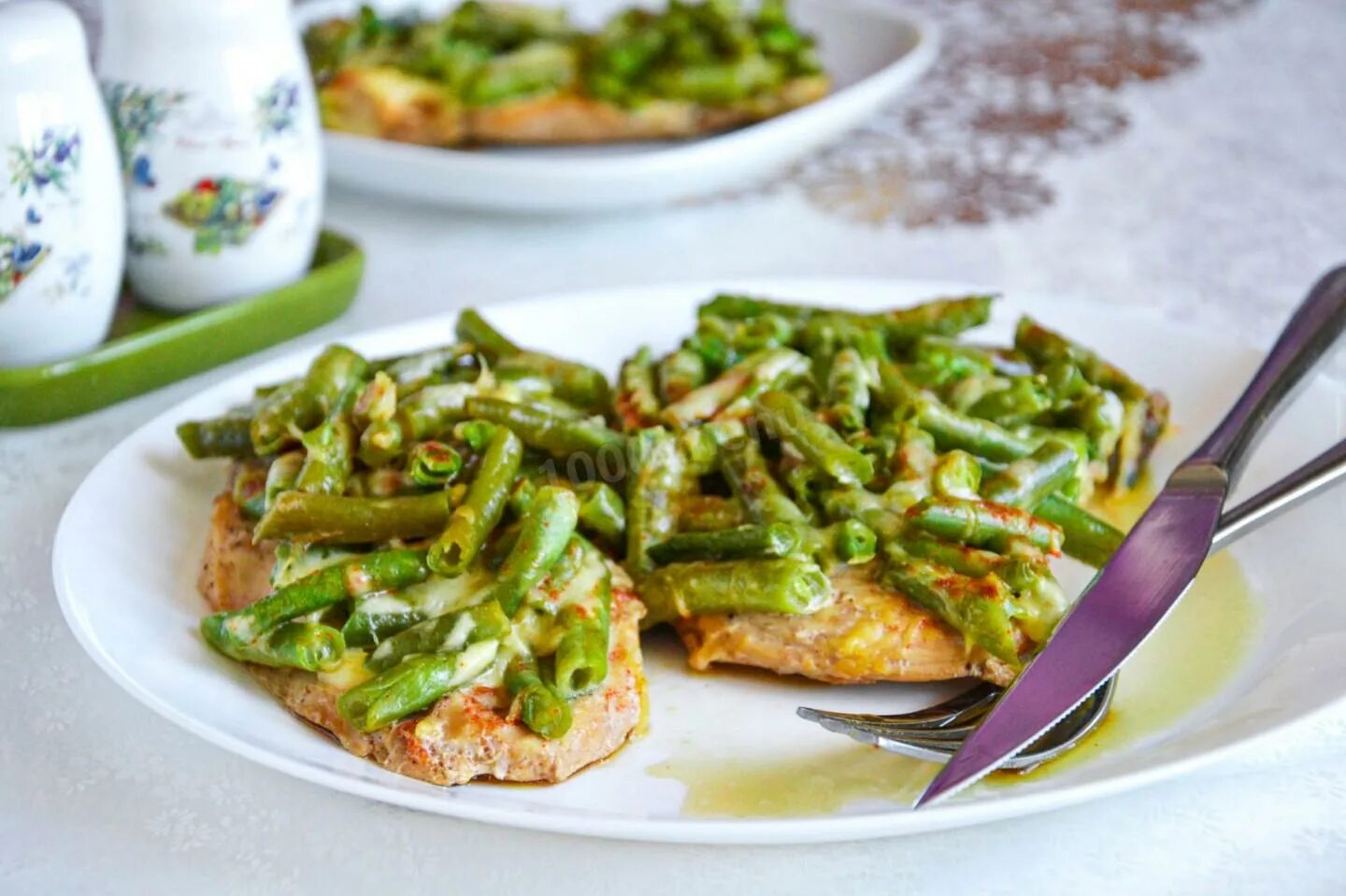Как приготовить молодую фасоль в стручках рецепты. Курица с зеленой фасолью. курица со стручковой фасолью. фасоль стручковая. стручковая фасоль с курицей.
