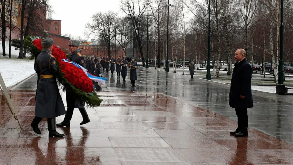 23 Февраля возложение венков к могиле неизвестного солдата.