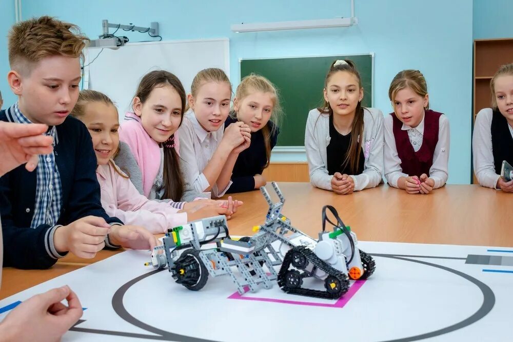 Робототехника в школе. Урок робототехники в школе. Робототехника в школе занятие. Робототехника в начальной школе.