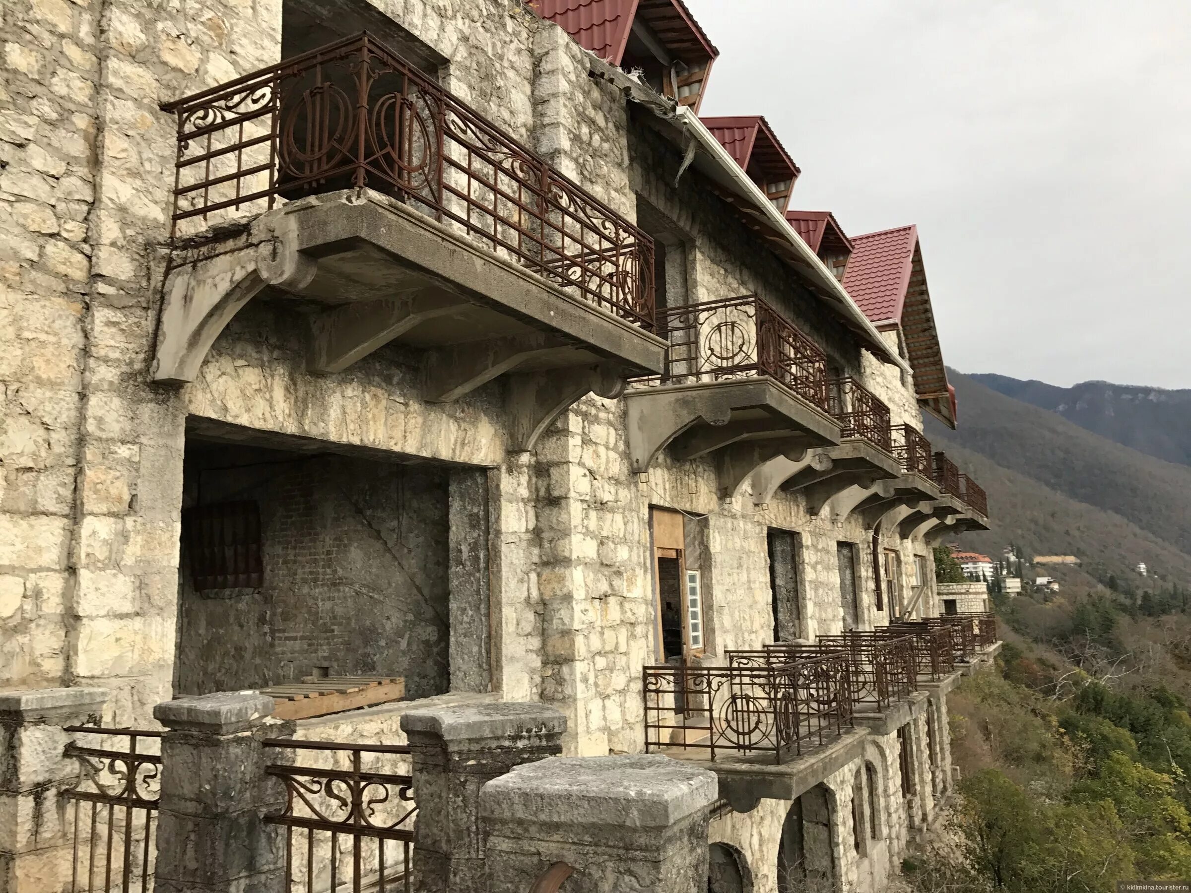 Абхазия гагры замок принца ольденбургского. Замок одельбургской гагра. Замок принца гагра. Замок принца в абхазии. Абхазия дворец принца ольденбургского.