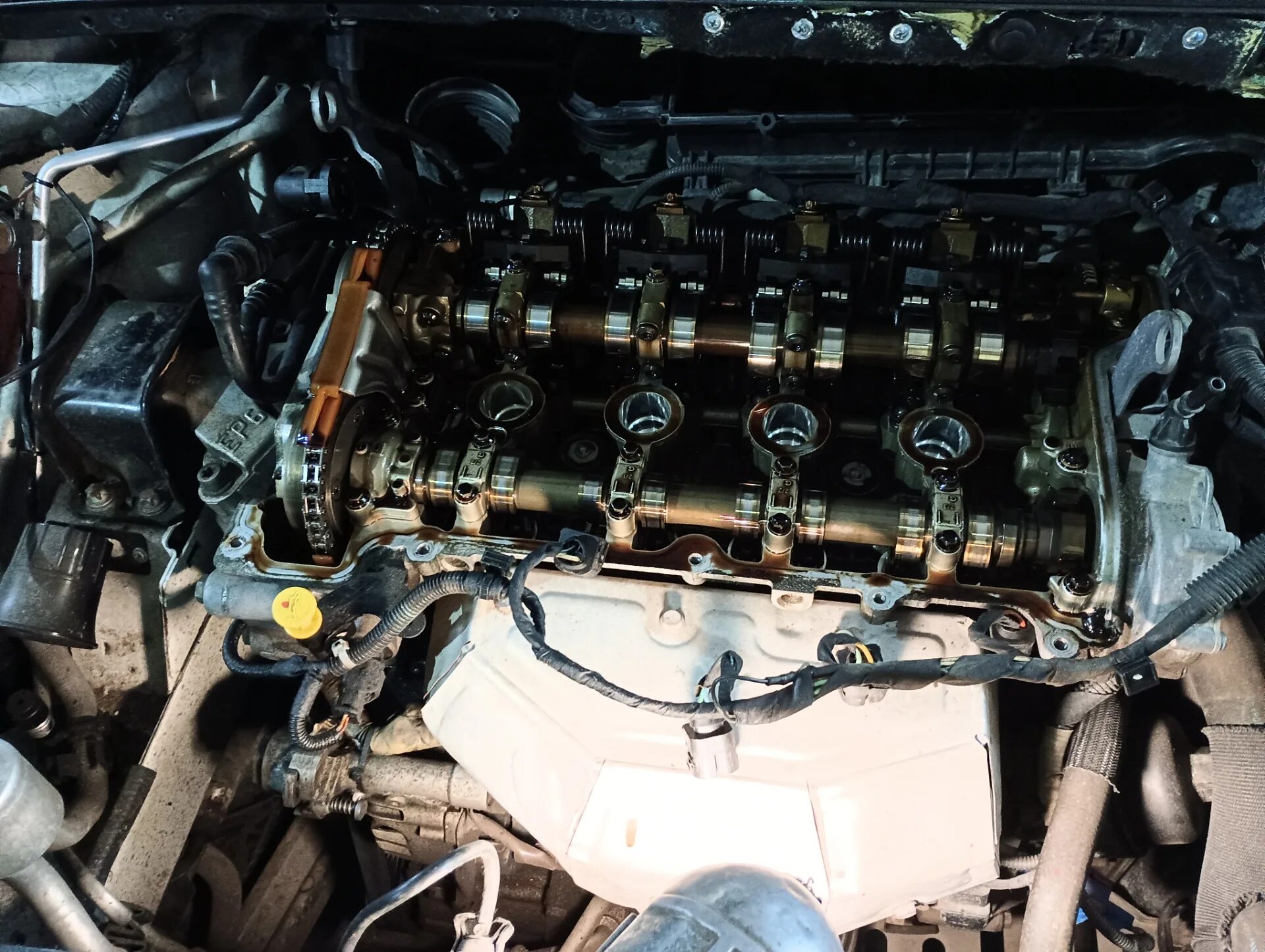 Citroen/Peugeot2574.155.0 фильтр клапанов коробки передач. Снимаем клапанную крышку поло 2012 1.6. Устройство клапанной крышки Пежо 308. Пежо 308 замена колец в АКПП.