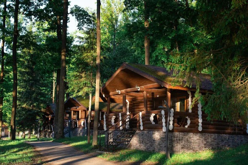 Турбаза осетр веневский район. Турбаза осетр веневский район. База золотой осетр тульская область. Парк-отель золотой осетр тульская область официальный сайт. Осетровское лесничество тульская область.