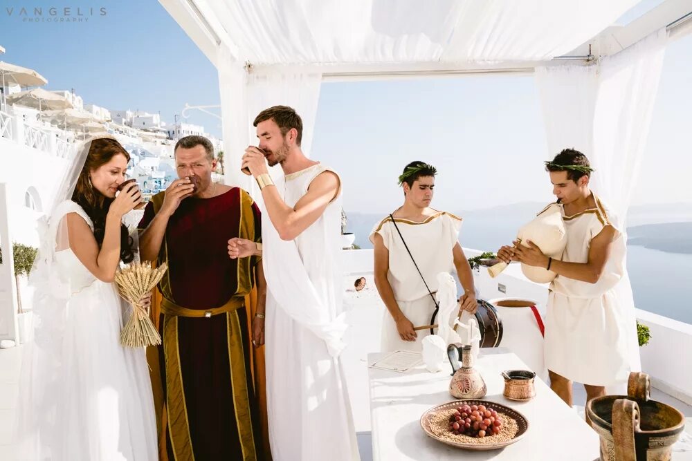 Человек живущий в греции. Свадьба в греческом стиле. Свадьба в стиле Греции. Свадьба в древнегреческом стиле. Вечеринка в античном стиле.