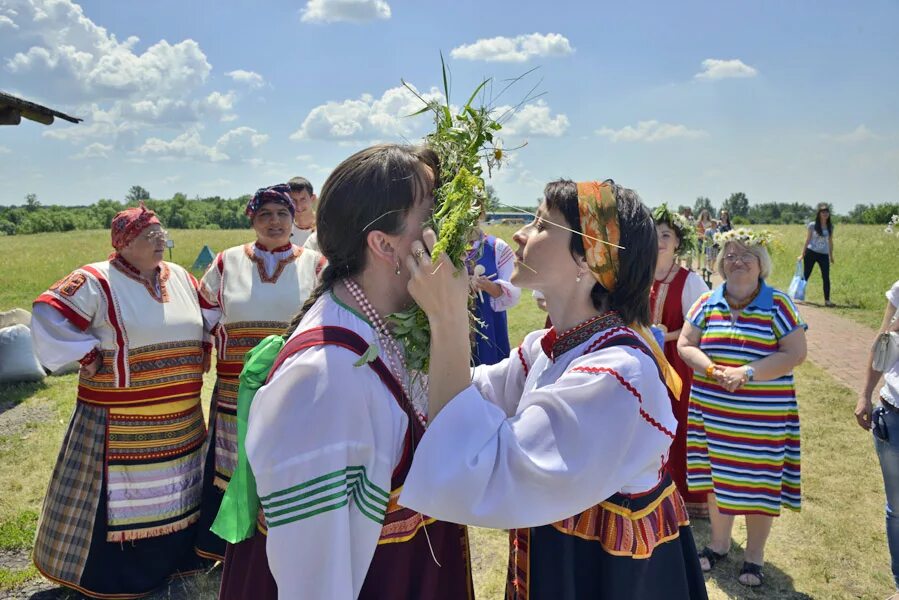 Какими национальными традициями славится твой регион. Праздник кукушки кумление. Семик и Троица. Кумление Семик. Обряд кумления на Троицу.