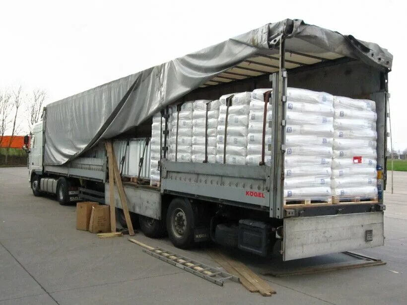 габариты фуры 20 тонн тент. биг беги в полуприцеп 20 тонн. разгрузка фуры 33 паллета. скания рефрижератор 20 тонн. 1 20 тонны.