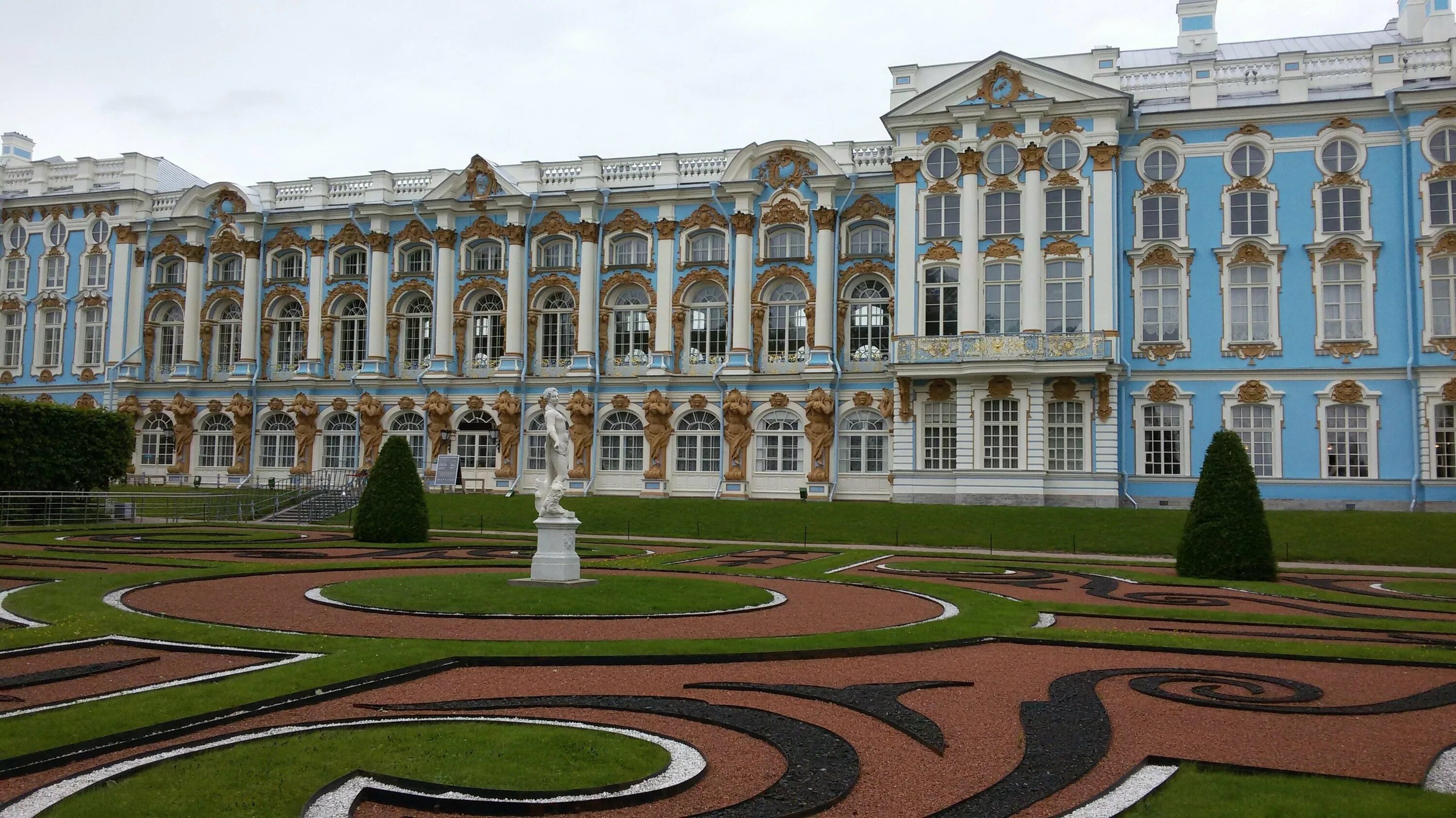 Екатерининский дворец садовая ул 7 пушкин фото. Екатерининский дворец в Царском селе. Большой Екатерининский дворец Санкт-Петербург Растрелли. Екатерининский дворец Растрелли. Большой Екатерининский дворец в Царском селе ЕГЭ.