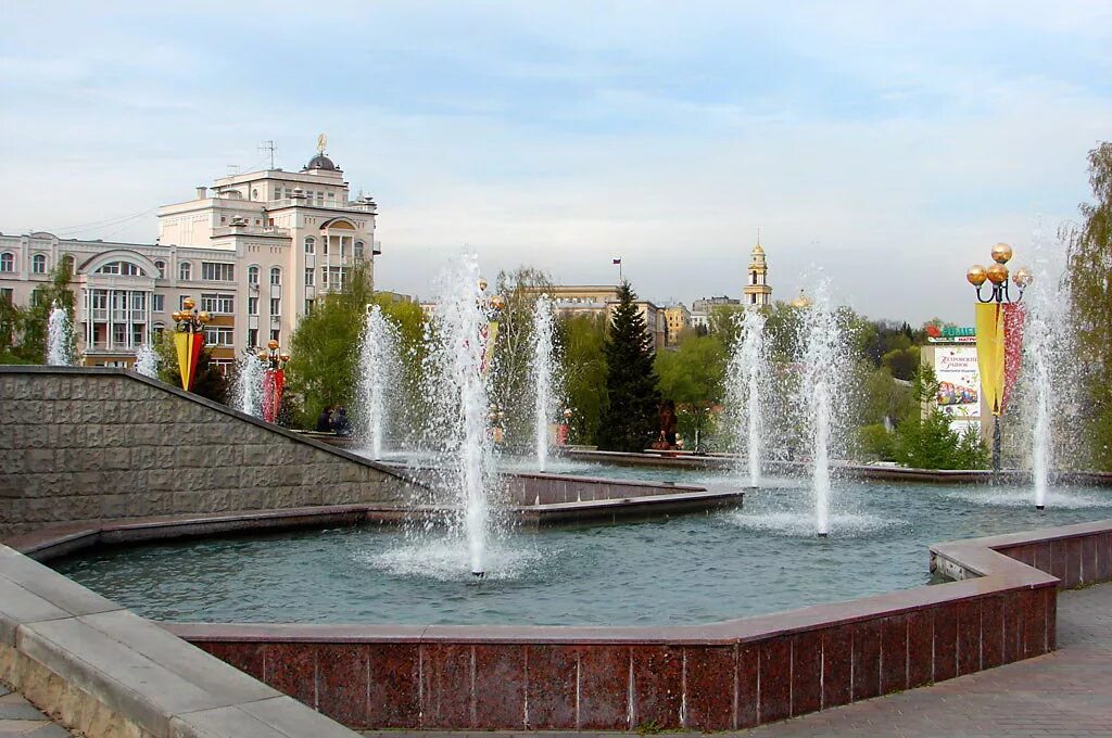 Поступи липецк. Липецк площадь города. Липецк центр города. Театральная площадь Липецк. Липецк Театральная площадь набережная.