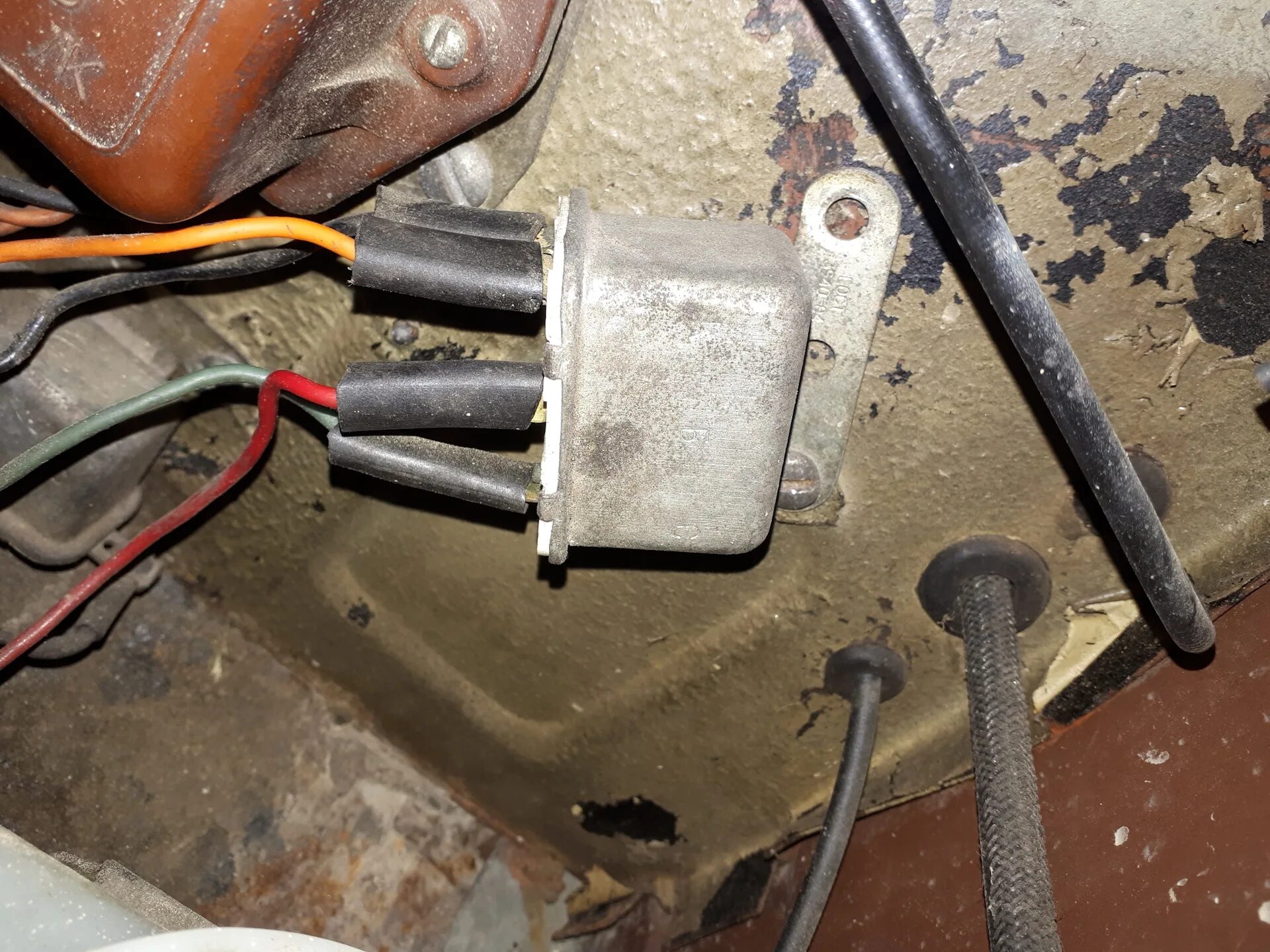 Луаз 969 реле стартера. Реле луаз. Реле регулятор луаз 969м. Реле стартера луаз 969м. Аккумулятор луаз 969м.