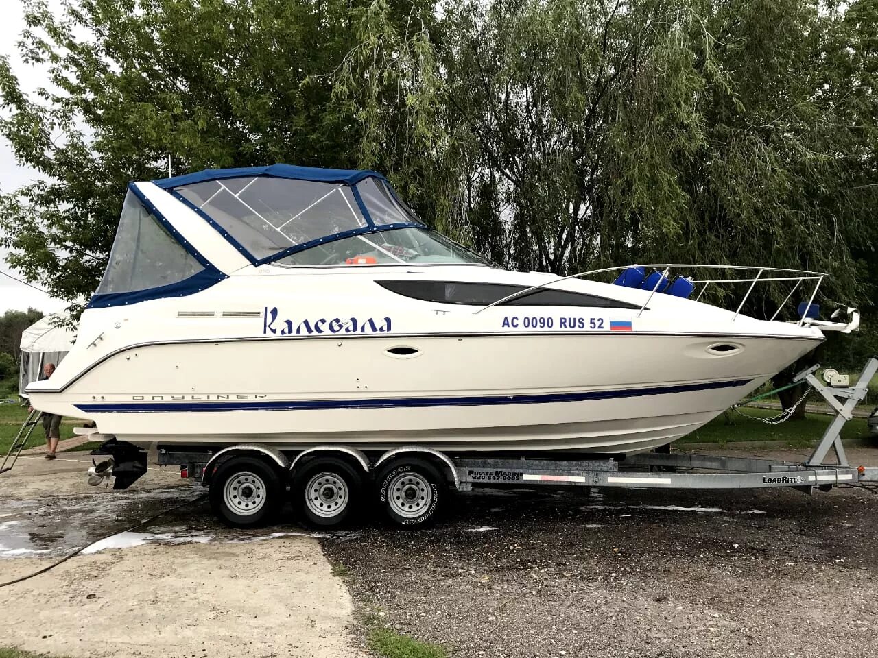 Катер имеющий. Байлайнер 285. катер bayliner 285. катер/яхта bayliner 285. яхта байлайнер 285.