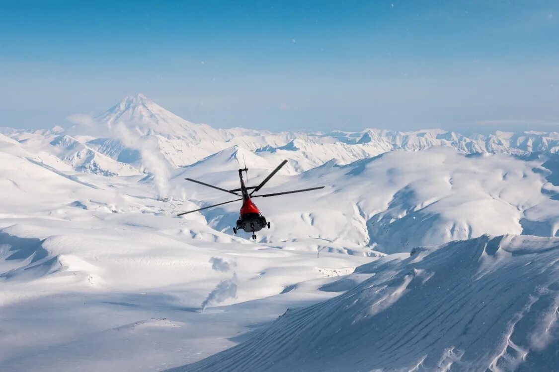 Хелискиинг. Хели ски вид спорта. Канада хели ски. Вертолет в горах абхазии. Хели ски вид спорта.