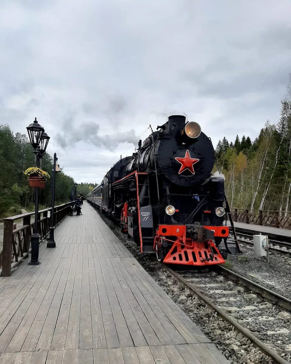 Паровоз в Карелии Рускеала. Горный парк Рускеала ретропоезд. Рускеала горный парк ретро поезд. Паровоз Сортавала Рускеала. Ретро поезд сортавала рускеала расписание