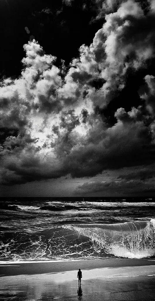 Человек чб. Остров чб. Чёрно-белая фотография. Black and white said. Black and white said.