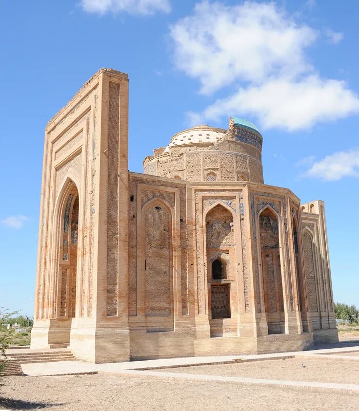 город дашогуз туркменистан 2021. Pagoda daşoguz. мавзолей куня ургенч туркменистан. среднемесячные температуры в ашхабаде. ночной туркменистан дашогуз.
