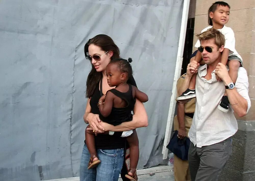 Анджелина джоли питт развод. Мэддокс Джоли-Питт 2021. Брэд Питт и Анджелина Джоли 2006. Дети Джоли Анджелина Джоли и Брэда Питта. Анджелина Джоли и Брэд Питт дети.