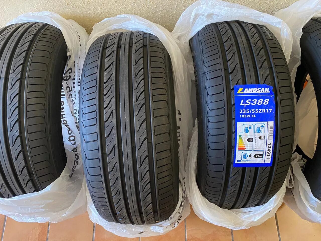 Купить резину на спортейдж. Landsail ls388 225/55 r17. 235/55 R17 Sportage. Резина 225 65 17 лето на Киа Спортейдж 4. Киа Спортейдж 235/65 r17.