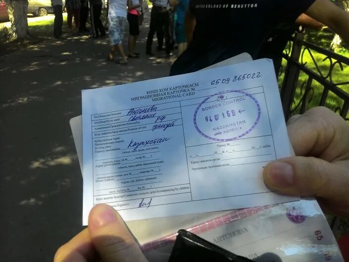 Цифры на казахском языке от 1 до 10. Числа на татарском языке от 1 до 100. Таблица с десятками и единицами. Числительные на татарском языке. Казахстанские цифры.