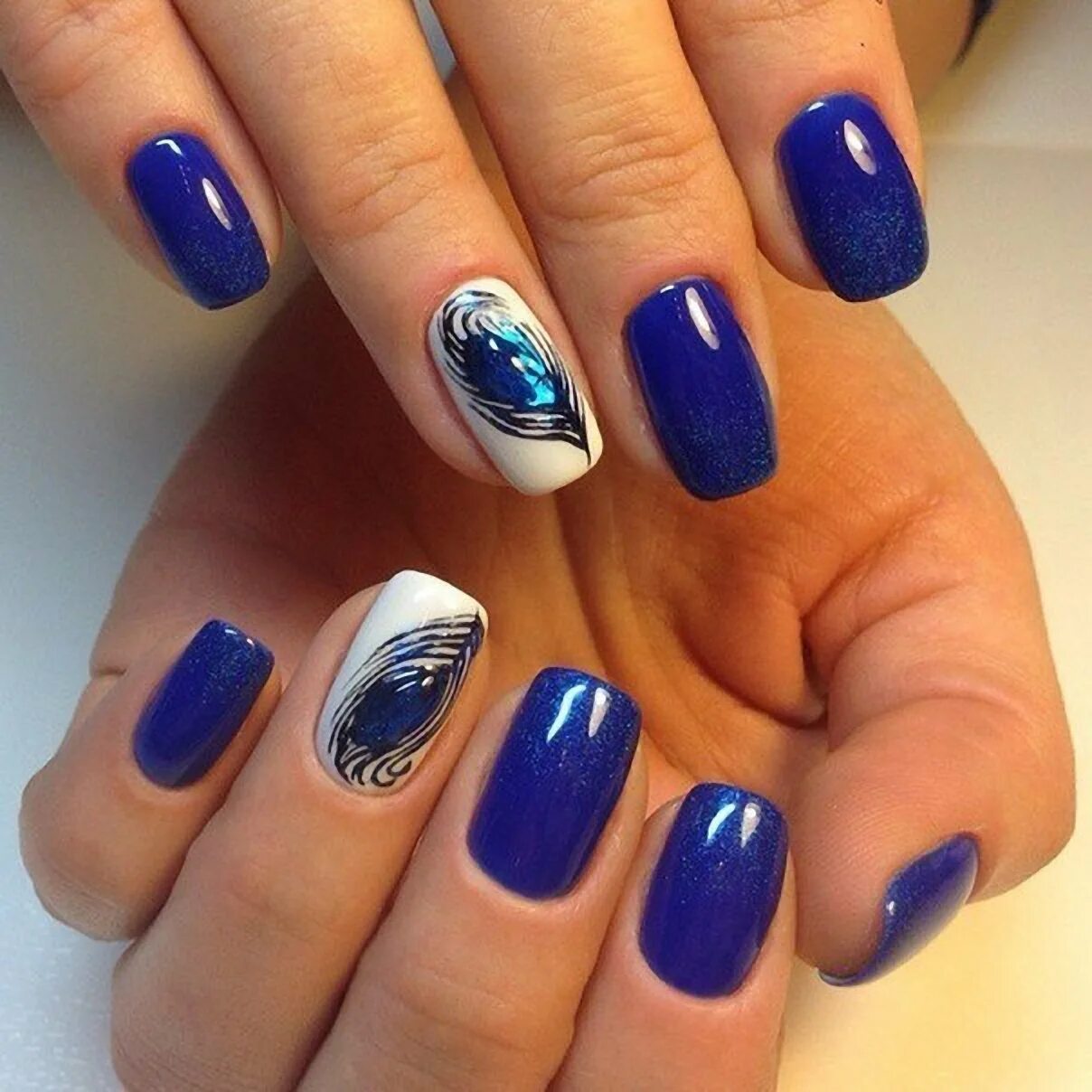 Дизайн ногтей синий короткие ногти. Синий маникюр. Маникюр синего цвета. Шеллак синий. Красивый маникюр с синим лаком.