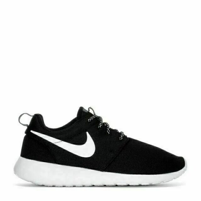 Черные спортивные найк. Nike кроссовки Roshe Run. Nike Roshe Run Black мужские. Nike Roshe Run женские. Кроссовки Nike Roshe one.