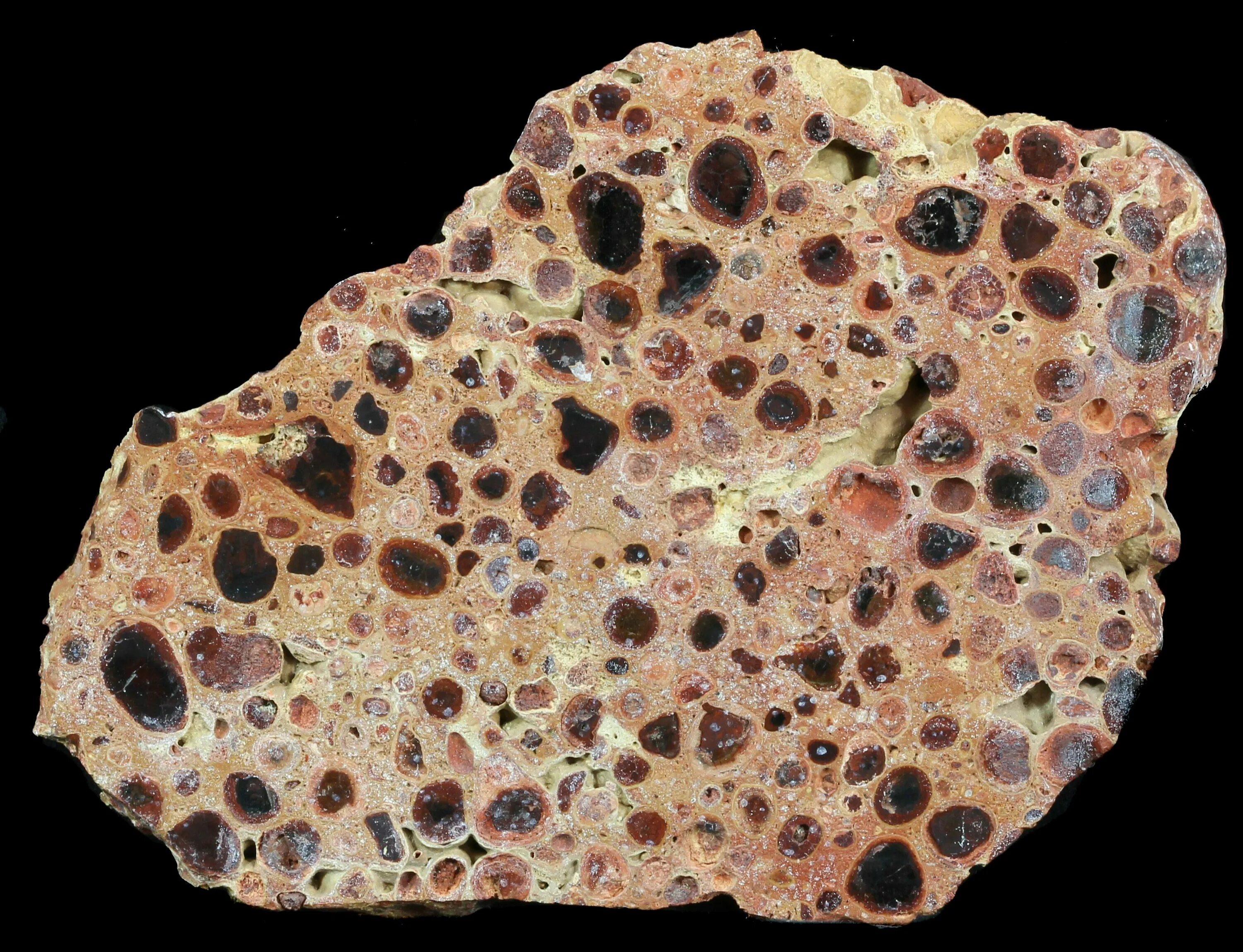 Bauxite ore. бокситогорск добыча бокситов. боксит рудное полезное ископаемое. боксит минерал. боксит в криолите.