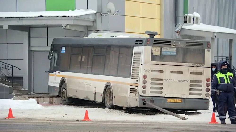 ДТП автобус Электросталь. Автобусы Москвы ДТП 25 12 2017.