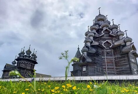 Церкви и колокольня на острове кижи