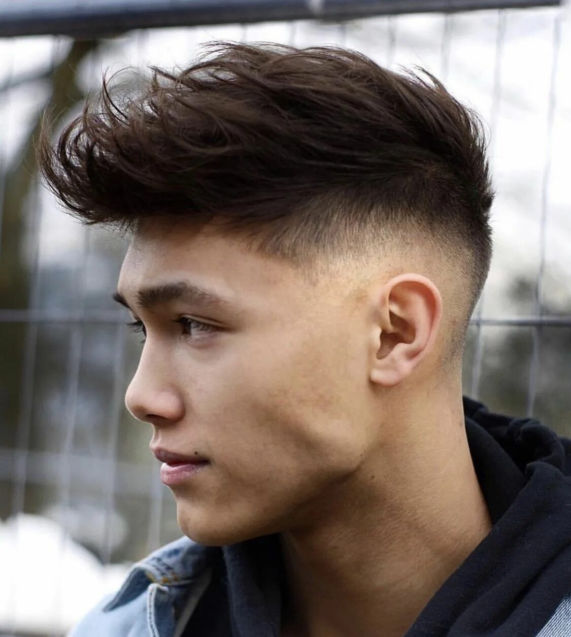 Low taper fade. Квифф андеркат. Quiff (Квифф) короткая. КВИФ фейд. Quiff Haircut стрижка.