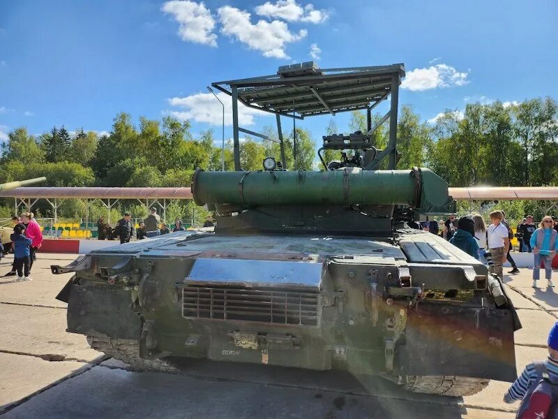 Танк алеша экипаж. Алеша т. Экипаж танка алеша. Танк алеша подвиг. Задумчивый алеша попович.