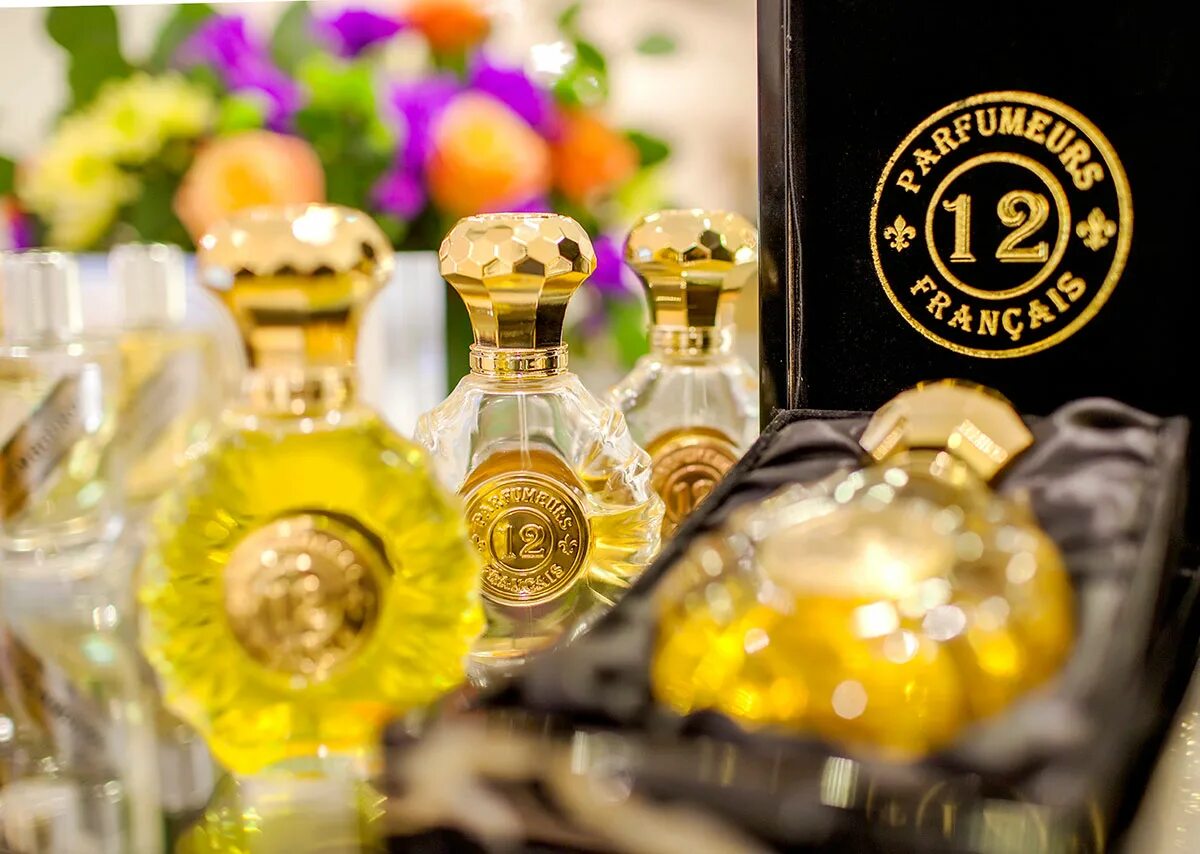 селективный парфюм. парфюм артизан парфюмер. 12 парфюмеров мария де медичи. много духов. парфюмер духи.