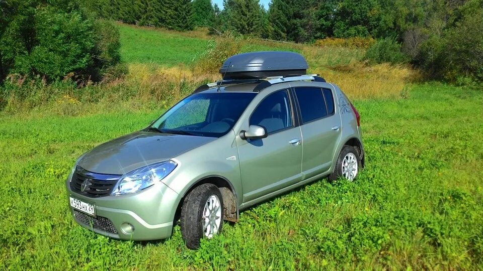 Багажник на крышу Рено Сандеро 1. Автобокс для Renault Sandero Stepway. Автобокс Рено Сандеро 1. Автобокс на Рено Сандеро. Автобокс рено