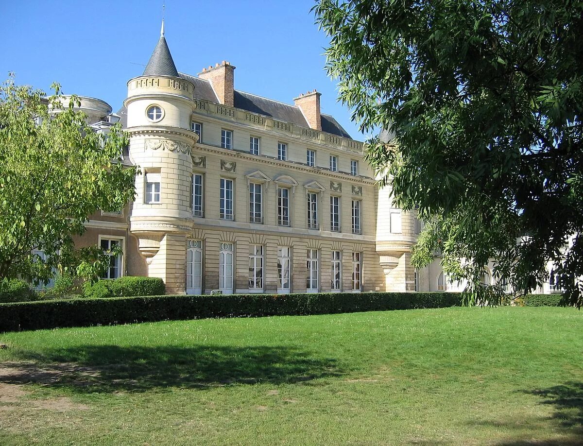 Notre Dame International High School. Школа notre Dame. Notre-Dame International High School Paris. Лицей во Франции. Про французские школы