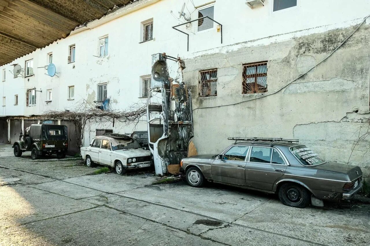 Гаражи сочи фото. Фавелы в сочи. гаражные фавеллы сочинские фавелы. многоэтажные жилые гаражи в сочи. девятиэтажный гараж в сочи.