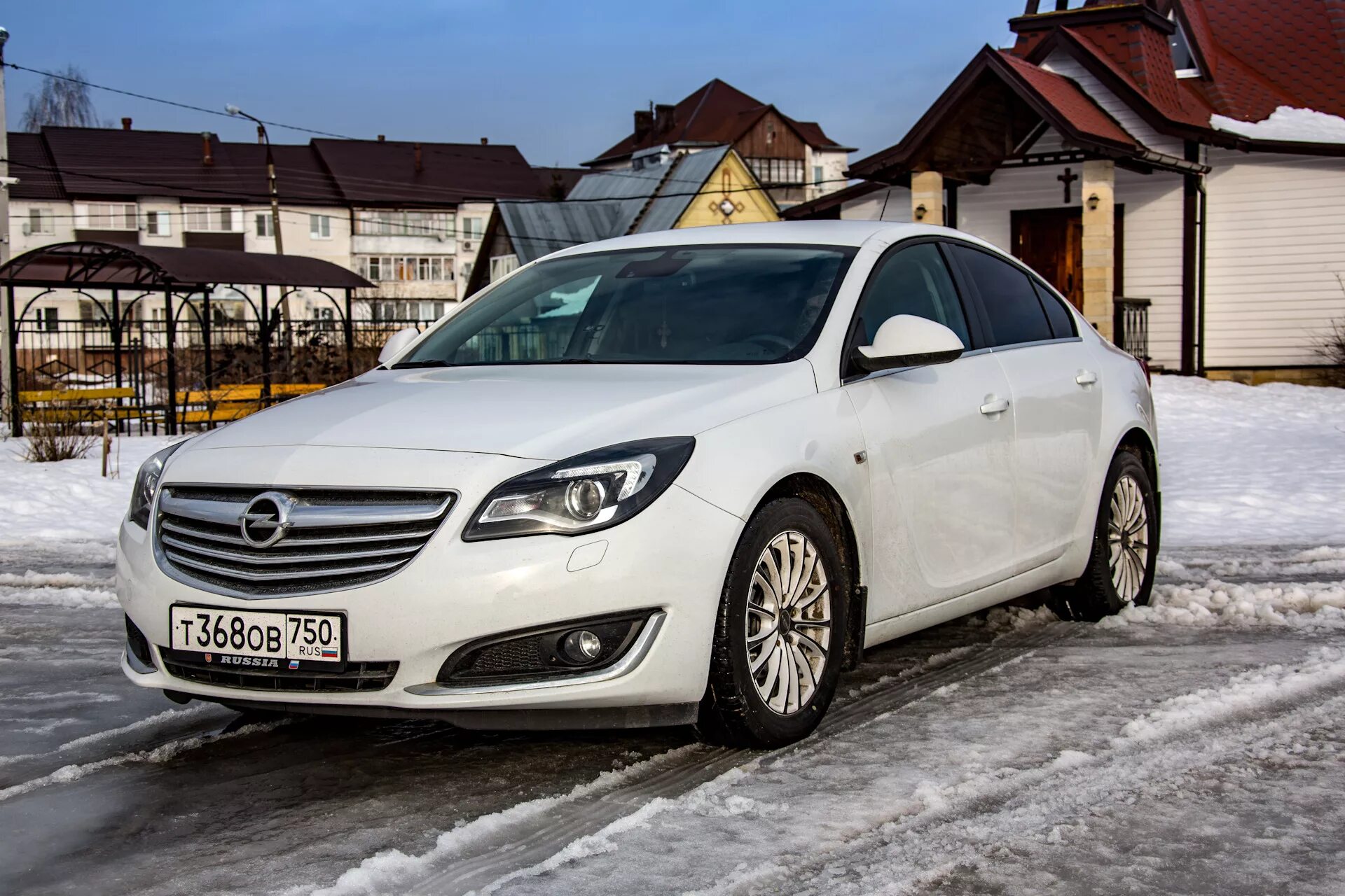 Opel на русском. Opel Insignia 2015. Опель Инсигния 2015. Опель Инсигния 2015г. Опель Инсигния 1.8.