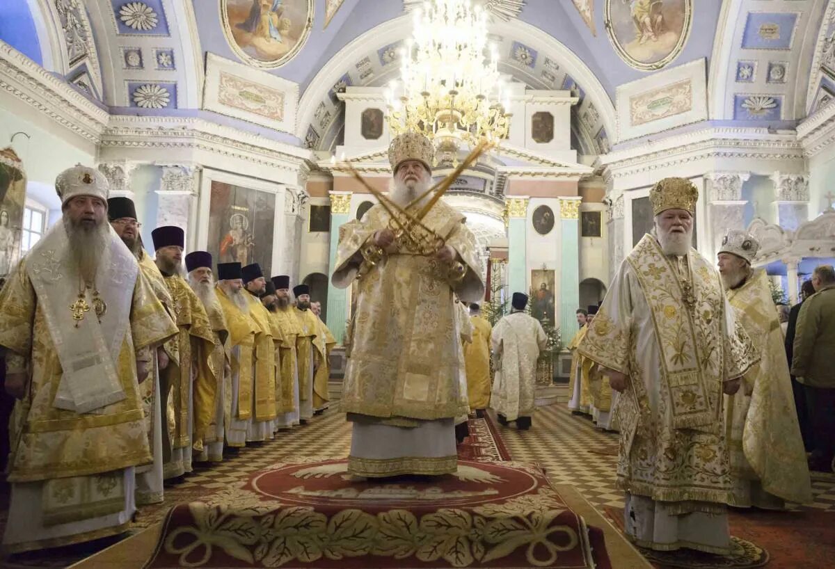 Благочиние. Служба святителя димитрия ростовского в спасо -яковлевском монастыре. Яковлевский храм ярославль крест. Духовенство яковлевского храма. Крест в ярославле яковлевской церкви.