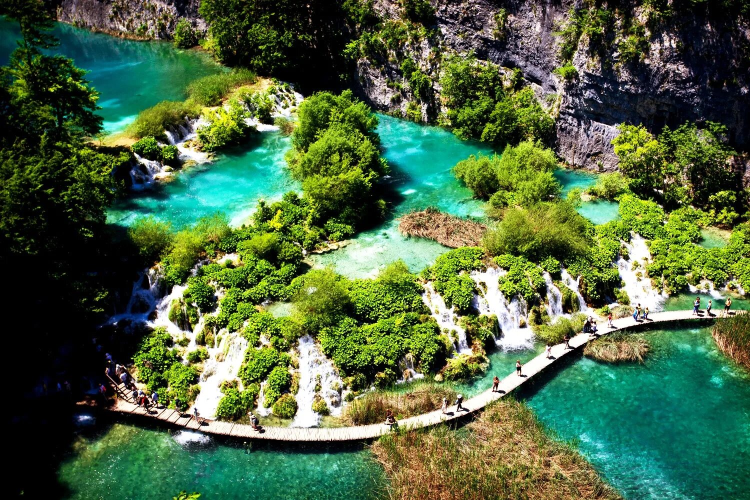 Самые крупные национальные парки. Национальный парк Плитвицкие озера Хорватия. Хорватия национальный парк Плитвице. Хорватия озеро Плитвица.