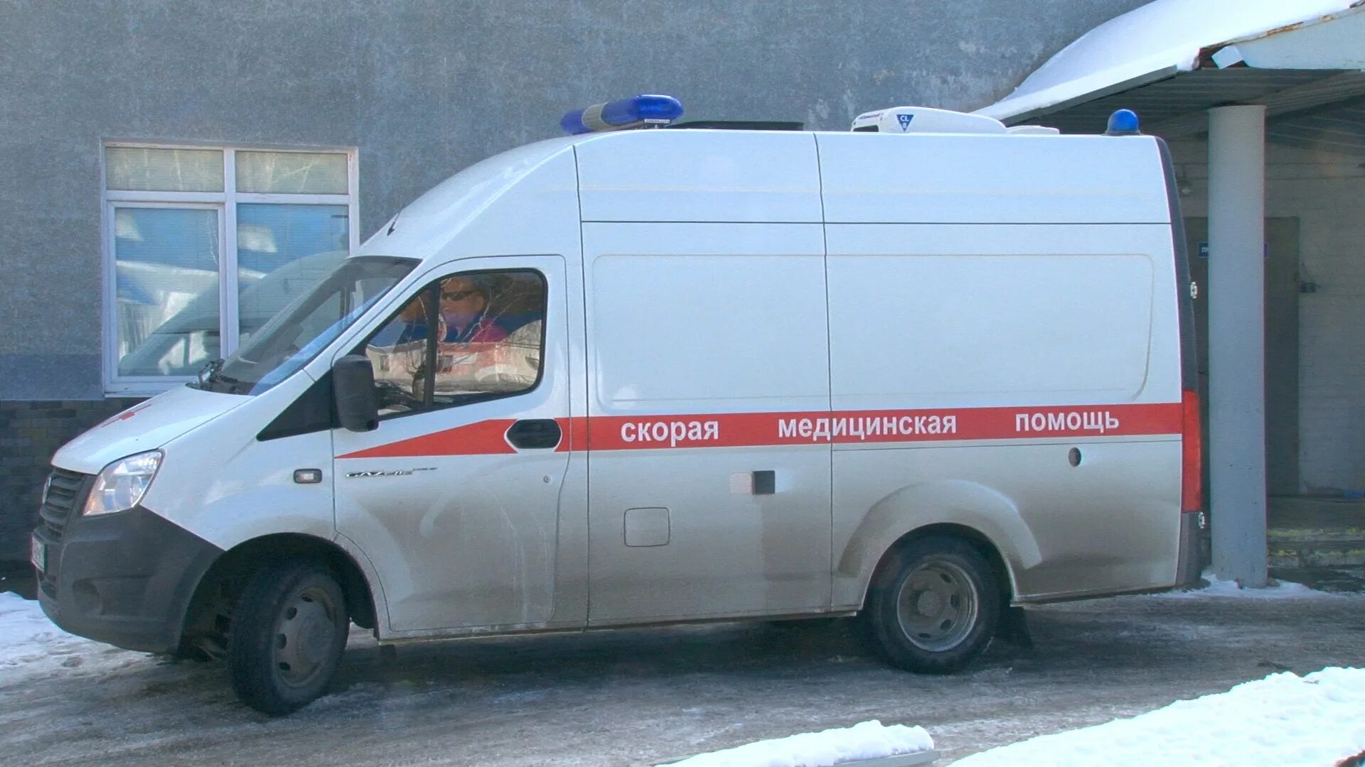 Новые автомобили скорой помощи. Телефон скорой помощи первоуральск. Скорая свадьба. Смп скорая медицинская помощь эмблема. Скорая медицинская помощь первоуральск.