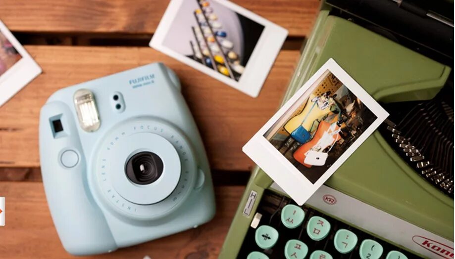 Фотоаппарат моментальной печати Fujifilm снимки. Полароид фотоаппарат Instax. Инстакс мини 12. Фотоаппарат фоткает. Едят на камеру как называется