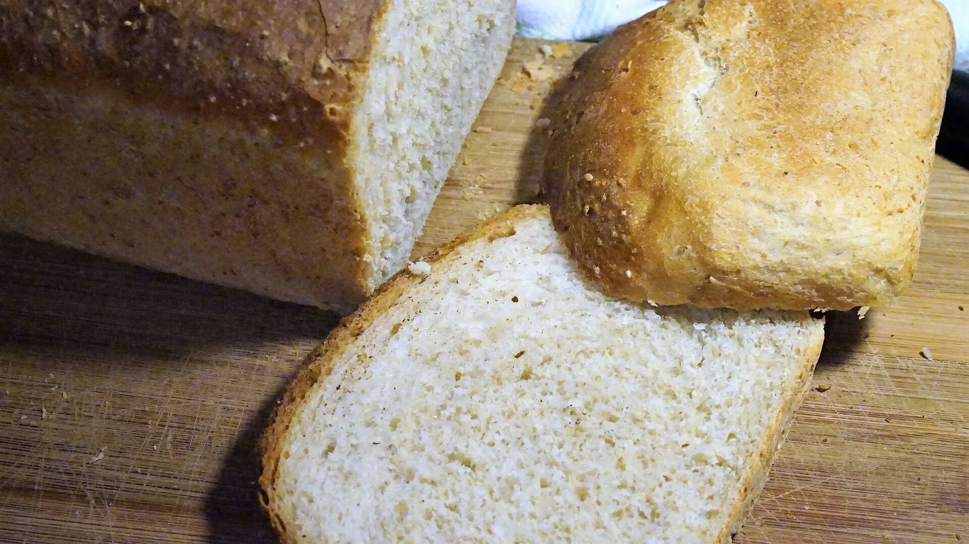Ржано-пшеничный хлеб. Хлеб ржано-пшеничный в духовке. Хлеб ржано-пшеничный с дрожжами. Ржано-пшеничный хлеб ржано-пшеничный хлеб. Вкусный черный хлеб в духовке